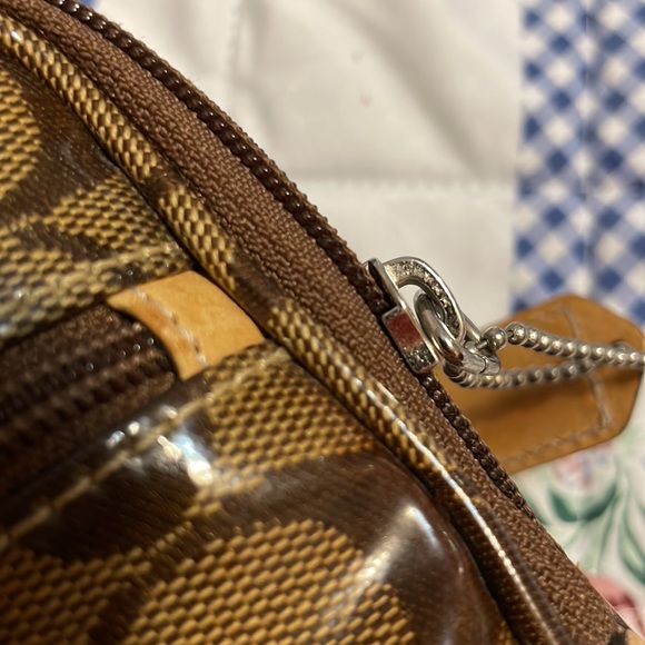 COACH Brown/Tan POUCH WITH ZIPPER CLOSURE SIGNATURE CC - Picture 9 of 11